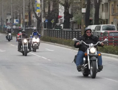 Стотици рокерите от Асеновградски регион откриха новия мотосезон
