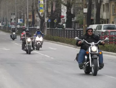 Освен повече морал на пътя, мотористите искат и законови промени