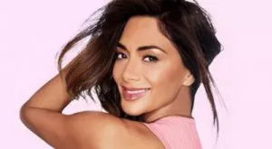 Никол откри снега в България, подскача пред гигантско дърво (ВИДЕО)