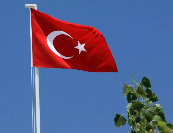 Десетки арестувани в Турция за умишлено натравяне на военни 