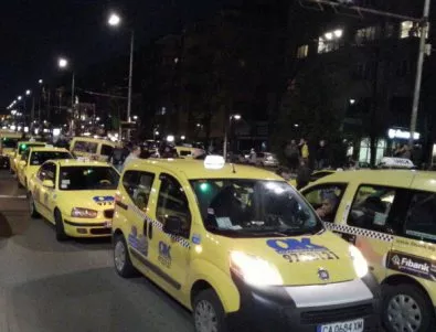 Таксиметровите шофьори излизат на протест заради високия патентен данък
