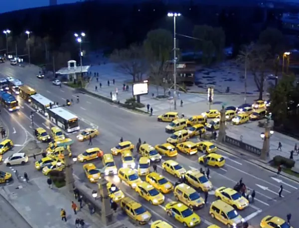 Таксиметрови шофьори блокираха "Орлов мост"*