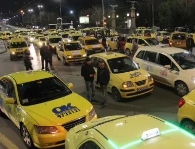 Московски даде обещание на таксиметровите шофьори и отблокира 