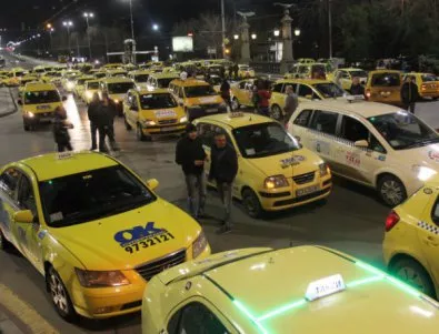 Таксиметровите шофьори се готвят за протест