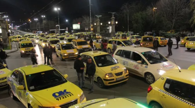 В Швеция: България не е "мръднала" - такситата цакат, мафиоти движат футбола