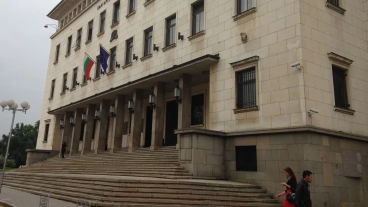 Шефовете на БНБ замразиха заплатите си