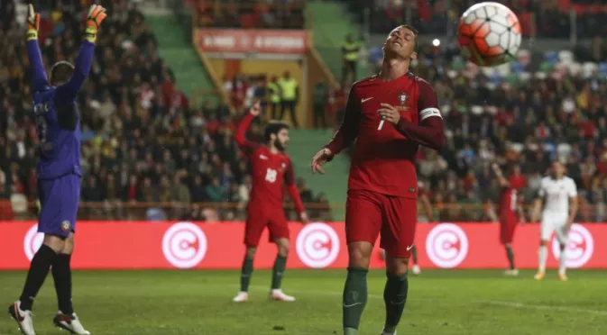 "Voetbal International": Холандия бе предупредена за българския вратар-чудо