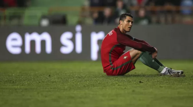 СНИМКА: Какво прави Роналдо след загубата от България?