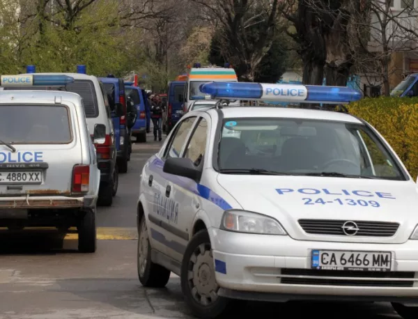 След близо 20-часова акция барикадиралият се мъж в София беше изведен от дома си