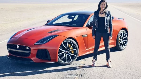 Мишел Родригез развъртя Jaguar F-TYPE SVR с над 320 км/ч