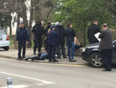 Полицаи от Благоевград са задържани за трафик на жени