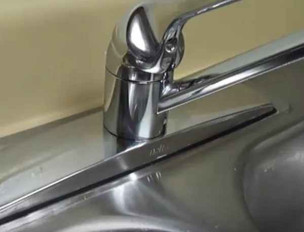 Най-простият и лесен начин да почистите вашата мивка (ВИДЕО)