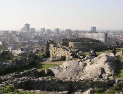Скелети на необичайно високи хора откриха при разкопки в Пловдив на Небет тепе