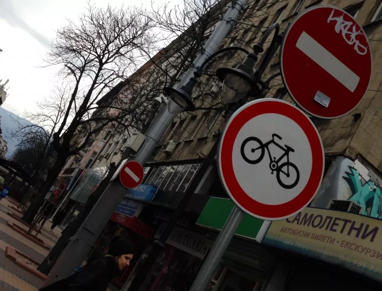Велосипедист се удари в кола на столичния бул. "Витоша" и загина