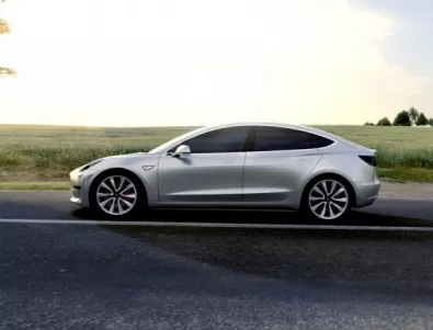 Tesla Model 3 пренаписва учебниците: над 250 000 поръчки