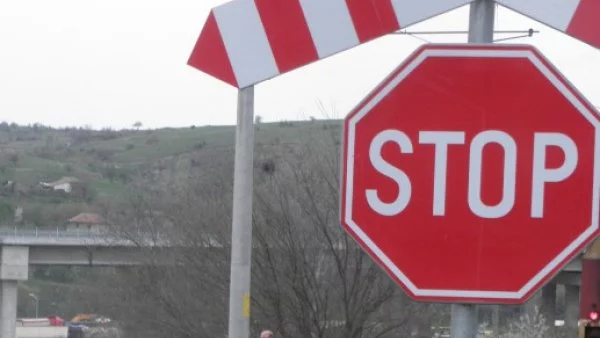 Момче и момиче загинаха при катастрофа в Пернишко