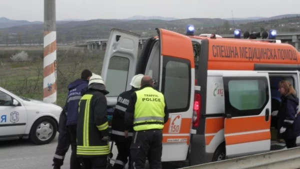 Двама загинали след тежка катастрофа на пътя Котел-Омургат