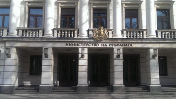 Няма пострадали български военнослужещи при ракетен обстрел на летище Кандахар