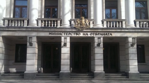 На първо четене: Допълнителни правомощия за въоръжените сили