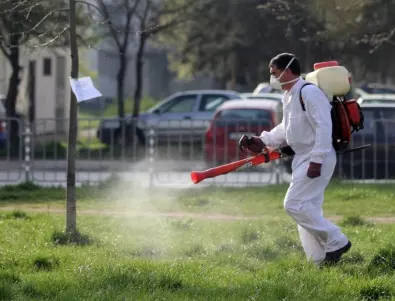 Пръскат срещу комари и кърлежи в София