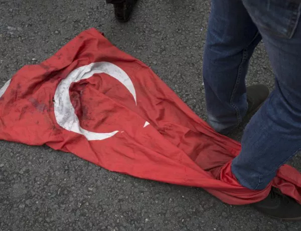 Турското консулство в Солун е нападнато с коктейли „Молотов“
