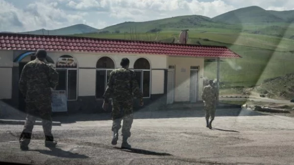 Армения и Азербайджан обещаха да спазват примирието в Нагорни Карабах