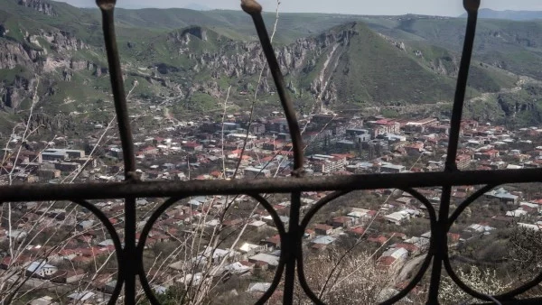 Азербайджан и Армения взаимно се обвиняват в нарушаване на прекратяването на огъня
