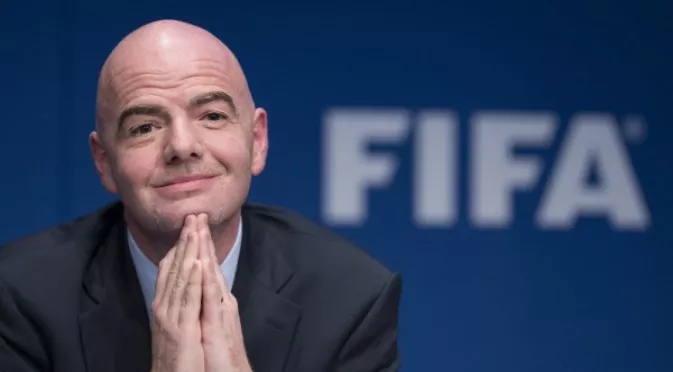 ФИФА търси начин да се застрахова от казуса "Меси и Роналдо" на "The Best