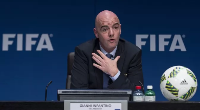 Името на шефа на ФИФА изплува в скандала Panama Papers