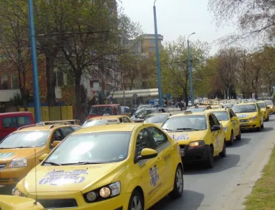 Пловдив беше блокиран за час заради протест на такситата