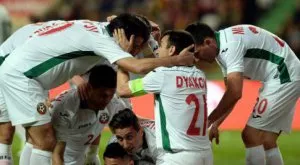 България се хвърля в атака от началото