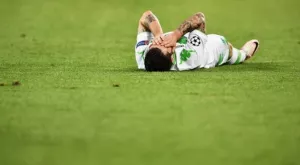 ВИДЕО: Кроос изби зъб на защитник на Волфсбург