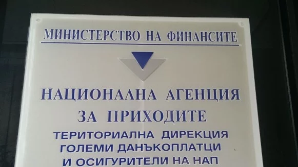 Данъчни лектори се срещнаха с 50 000 ученици, за да разяснят данъците и осигуровките