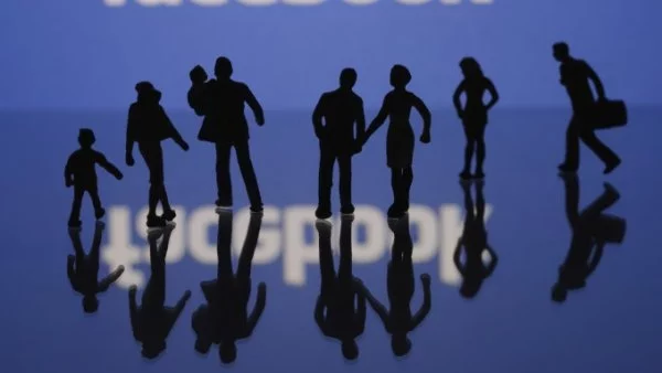 Приложение показва първата ви качена във Facebook снимка