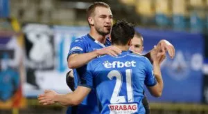 Венци Христов оплю Люпко Петрович на прощаване с Левски