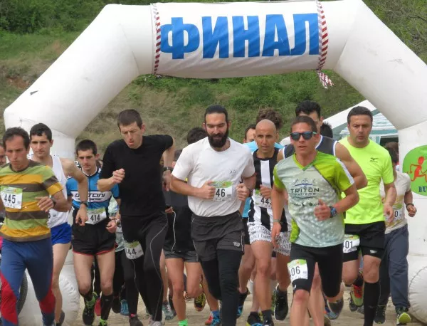 Над 230 ентусиасти в планинското състезание "Асеновградски баири"
