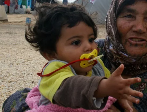 Деца сираци от бежанския лагер в Кале ще бъдат приети във Великобритания