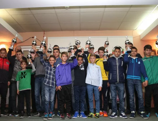 За 17-та поредна година национална програма "Децата и футболът" открива млади футболни таланти с подкрепа на Coca-Cola