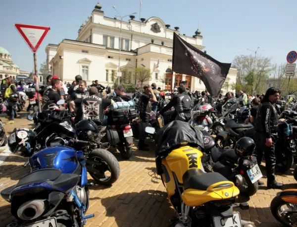 Депутати обещаха на мотористите да гласуват предложението за частична "Гражданска отговорност"