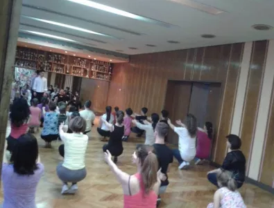 Първият семинар за мода, стил и грим в стандартните танци се проведе в Асеновград