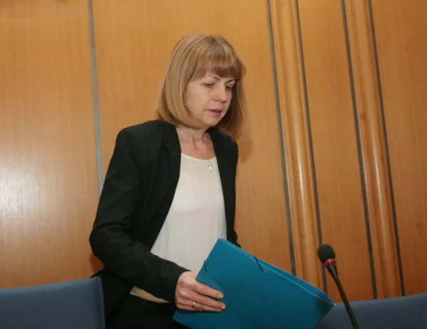 Бивши депутати задават неудобни въпроси на Фандъкова