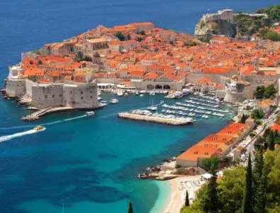 Черна гора разчита на 1 млрд. евро приходи от туризъм през 2016 г.