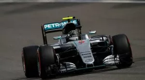 Провал за Хамилтън в Китай, Розберг тръгва първи