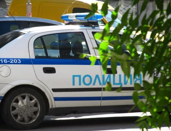 В Асеновград: Мъж "уволнява" и удря полицай, плаща му 1 000 лева