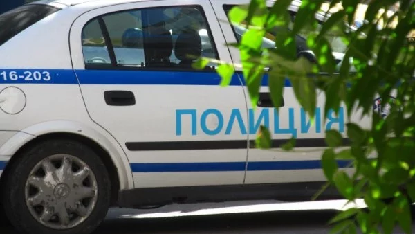 В Асеновград: Мъж "уволнява" и удря полицай, плаща му 1 000 лева