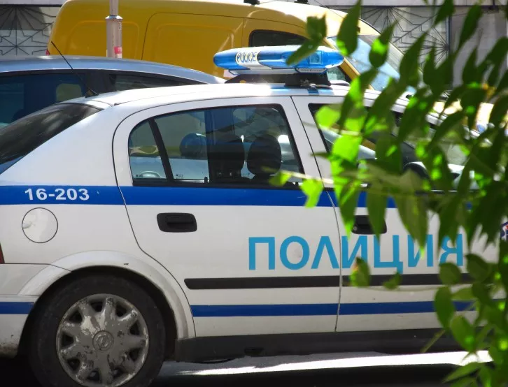 Трима души пострадаха след тежка катастрофа в Казанлък