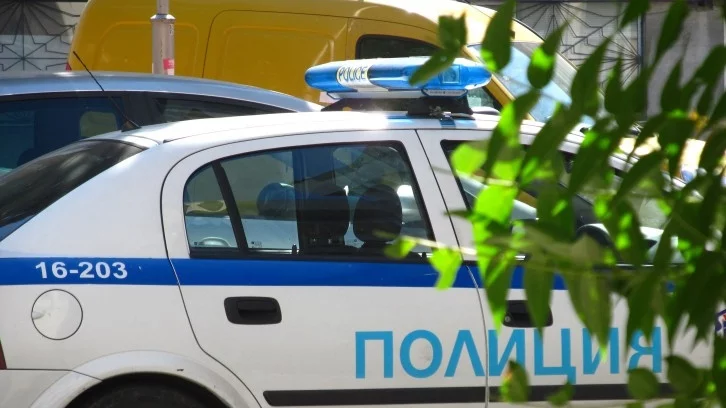 Трима души пострадаха след тежка катастрофа в Казанлък