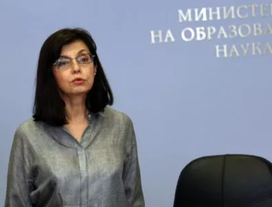 Кунева: Не приемам обвинението, че не отстоявам интереса на българските учени