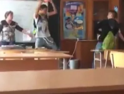 Отново агресия в училище: гимназисти посегнаха на преподавателката си