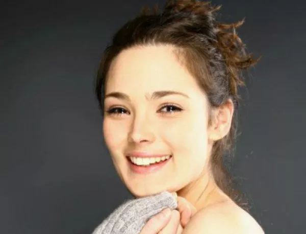 Младата актриса Лорина Камбурова ще води шоуто Кралете на леда
